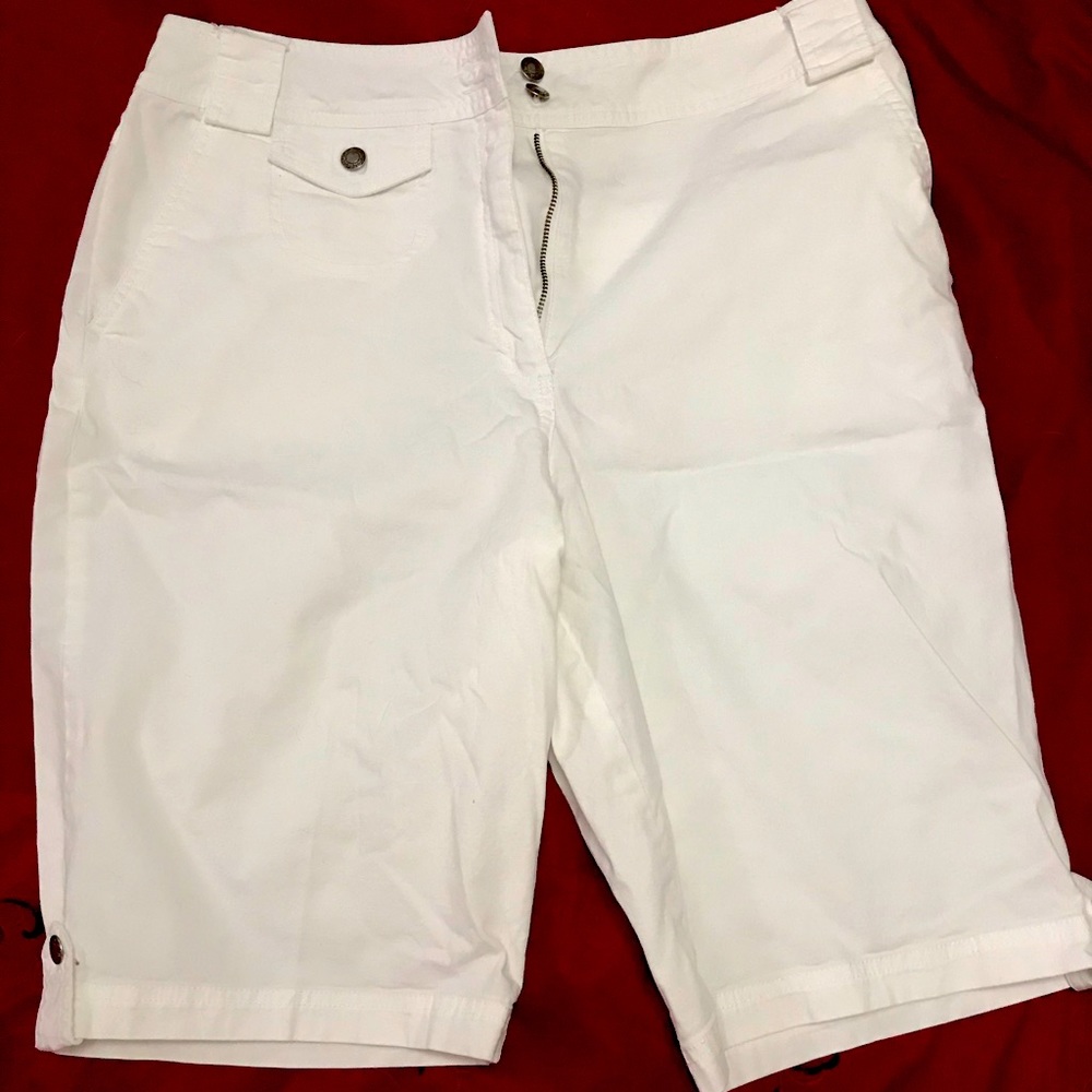 Chico’s Bermuda Shorts, size 2, white